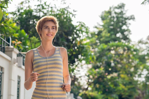 Bella donna jogging — Foto Stock