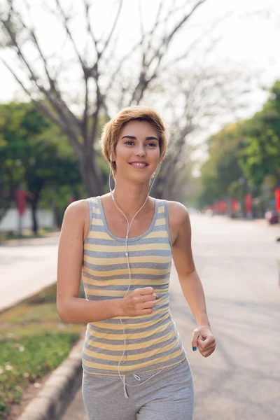 Pretty woman jogging — Stock Photo, Image