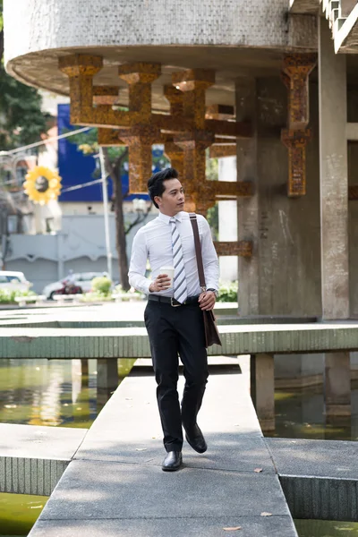 Vietnamese businessman outdoors — Stock Photo, Image