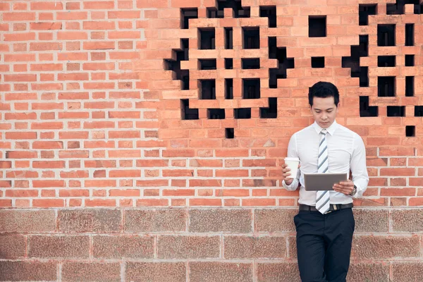 Businessman with coffee and tablet computer — Stock Photo, Image