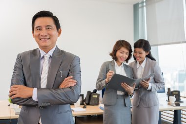 Vietnamca orta yaşlı işadamı