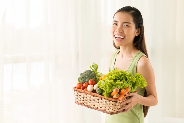 Girl carrying basket — Stock Photo, Image