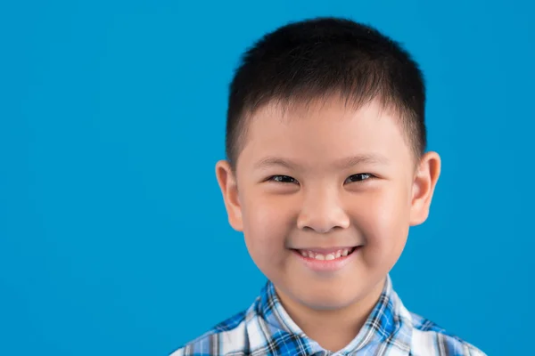 Happy kinesiska boy — Stockfoto