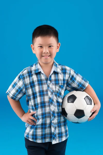 Asiático chico con fútbol pelota —  Fotos de Stock