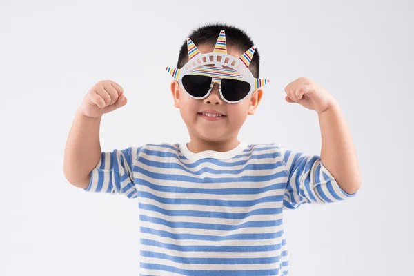 Junge mit Freiheitsstatue und Sonnenbrille — Stockfoto