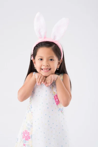 Menina em orelhas de coelho de Páscoa — Fotografia de Stock