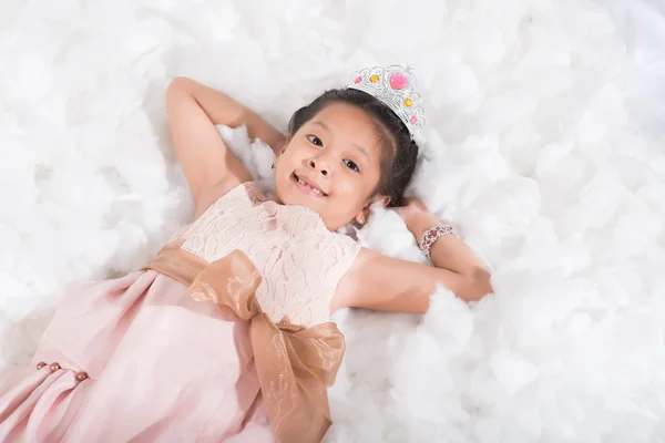 Menina em fantasia de princesa — Fotografia de Stock