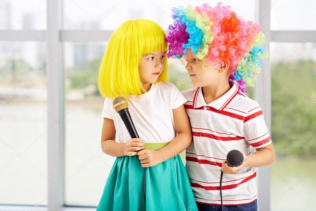 children in colorful wigs