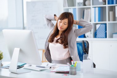 Ofis çalışanı germe