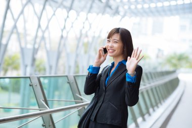 İş kadını sallayarak