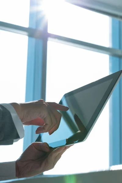 Arbeiten an digitalem Tablet — Stockfoto