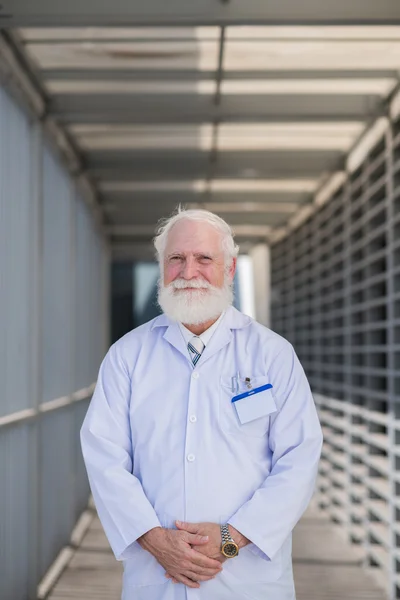 Trabalhador médico sénior — Fotografia de Stock