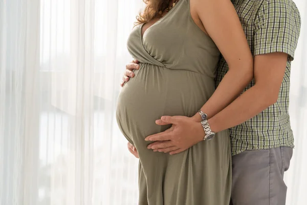 Esperando abrazos pareja — Foto de Stock