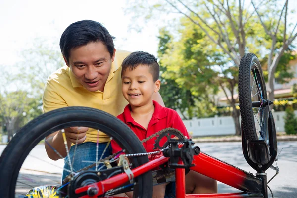 Explicando mecanismo de bicicleta — Fotografia de Stock