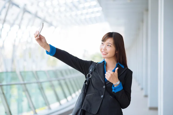 Manager nemen selfie — Stockfoto