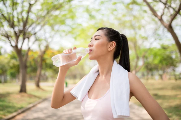 Genieten van vers water — Stockfoto