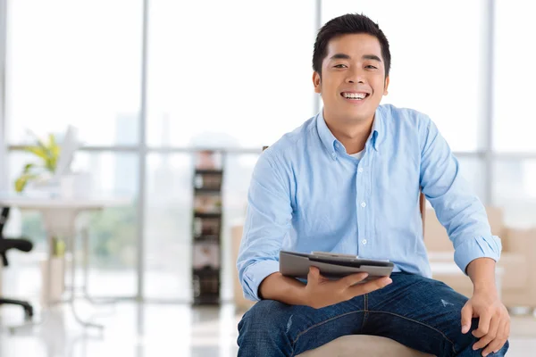 Joven trabajador autónomo — Foto de Stock