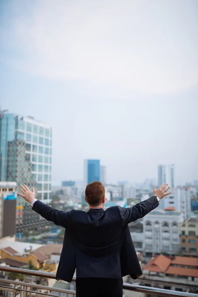 Businessman raising arms — Stock Photo, Image