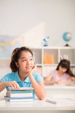 sınıfta hayal kız