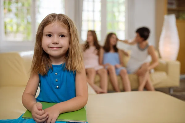 Schattig klein meisje — Stockfoto