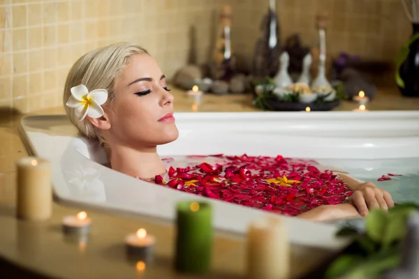 Woman in spa center — Stock Photo, Image