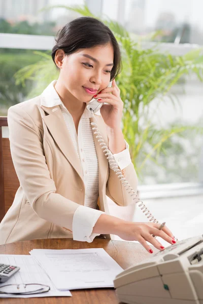 Hermosa secretaria asiática —  Fotos de Stock