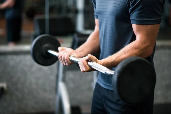 Atleta segurando pesado barbell — Fotografia de Stock