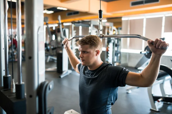 Exercícios de musculação bonito — Fotografia de Stock