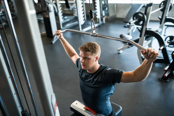 Sportsman  in sport club — Stock Photo, Image