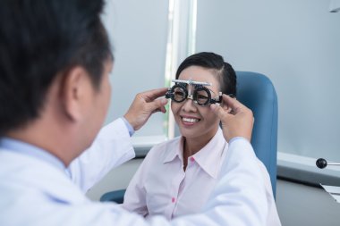 Doktor özel gözlük kullanma