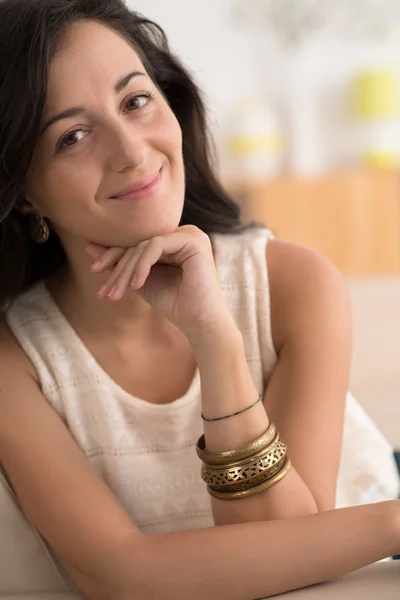 Porträt einer lächelnden Frau — Stockfoto