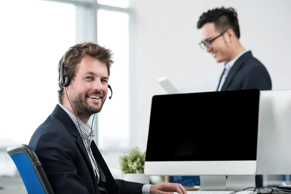 Friendly male operator in headset — Stock Photo, Image