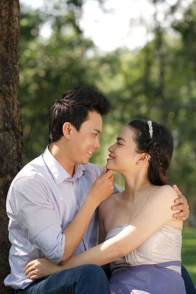 Young couple embracing outdoors — Stock Photo, Image