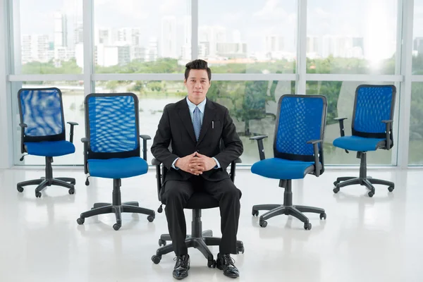 Zuversichtlicher vietnamesischer Ceo — Stockfoto