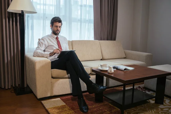 Businessman using tablet at home — Stock Photo, Image