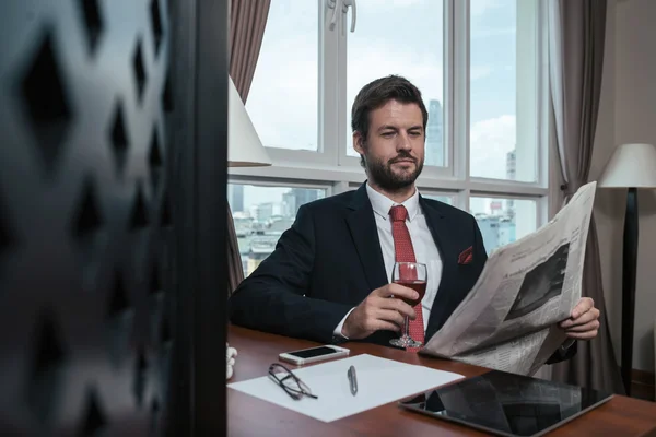 Elegante uomo d'affari di successo — Foto Stock