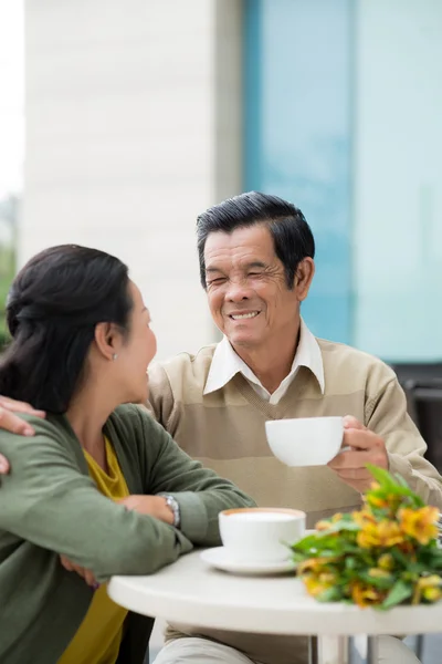 사랑많은 연로 한 부부 — 스톡 사진