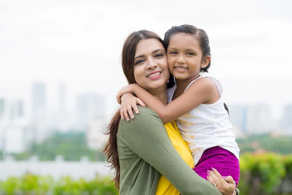 Indian woman carrying litter daughter — Stock Photo, Image