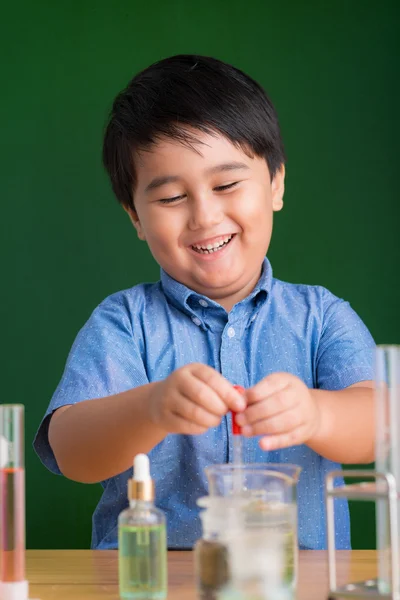 Schoolboy working with reagents — Stock Photo, Image