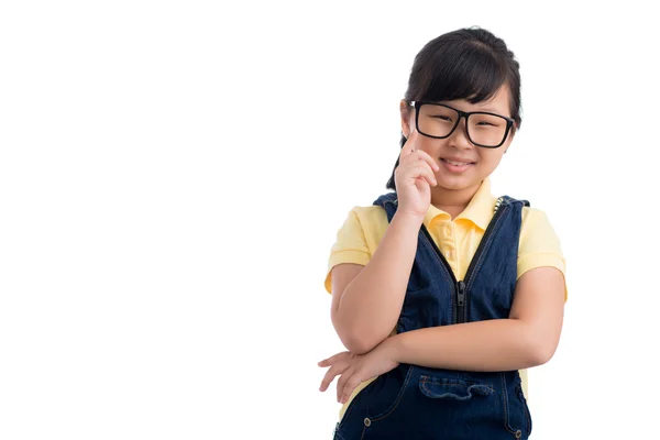 Смешная маленькая девочка в очках — стоковое фото
