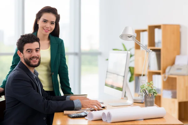 Managers werken in het kantoor — Stockfoto