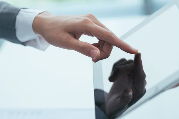 Businessman using digital tablet — Stock Photo, Image