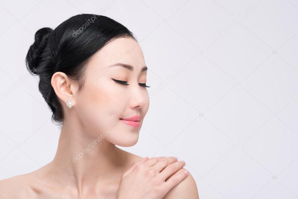 https://st2.depositphotos.com/1643295/7949/i/950/depositphotos_79490972-stock-photo-mongolian-woman-with-perfect-skin.jpg