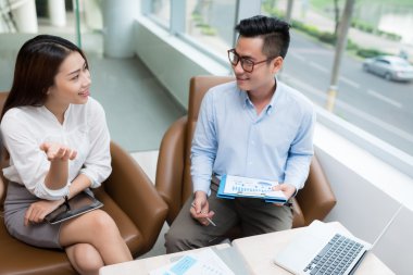 Ofiste konuşmak meslektaş