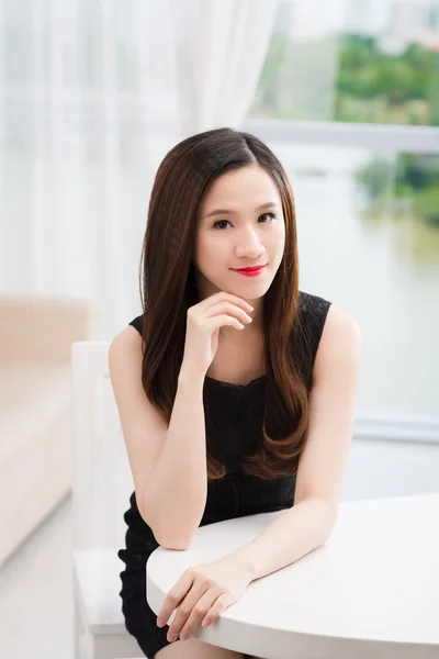 Elegante Vietnamees vrouw — Stockfoto