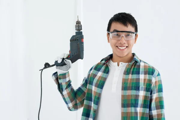 Asiático un con un taladro — Foto de Stock