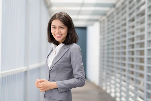 Young beautiful business woman — Stock Photo, Image