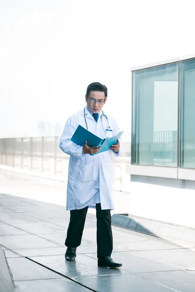 Busy medical worker — Stock Photo, Image