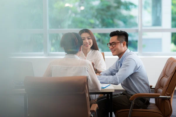 Geschäftsleute planen Zusammenarbeit — Stockfoto