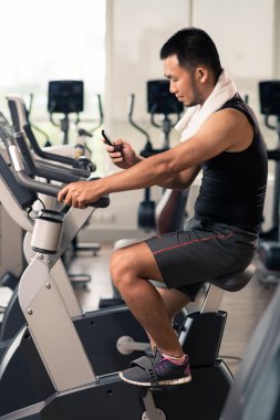 sabit Bisiklet eğitim adam